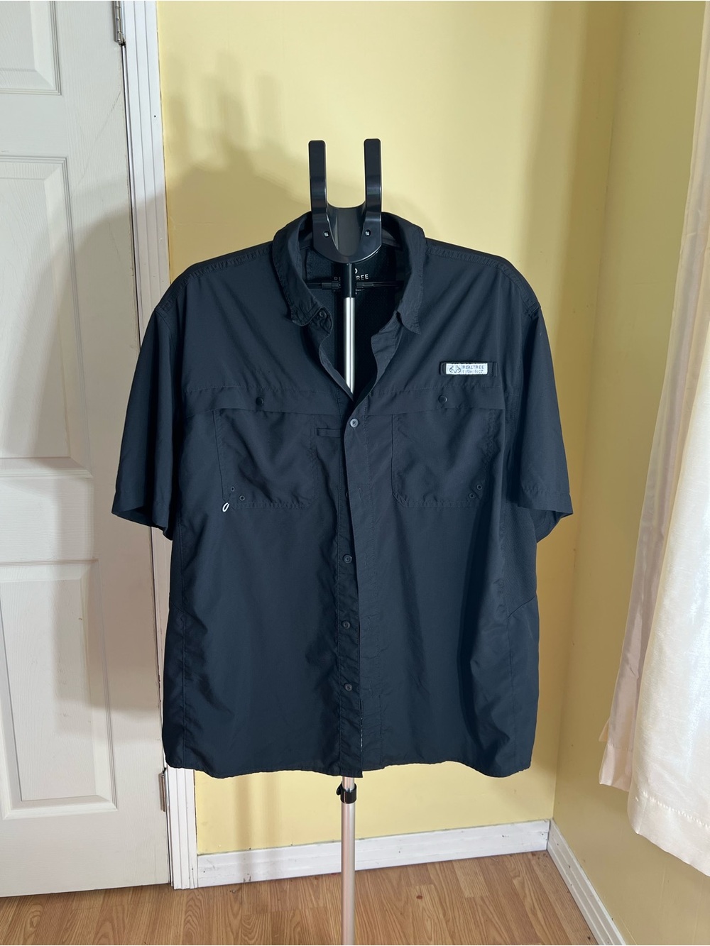 Realtree Fishing Men’s XL Black Short Sleeve Button Up Fishing Shirt